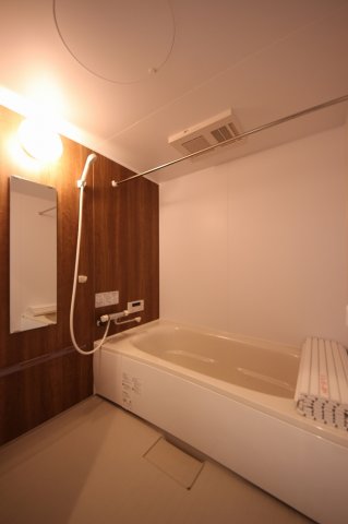 バス・シャワールーム　コンパクトで使いやすいお風呂です