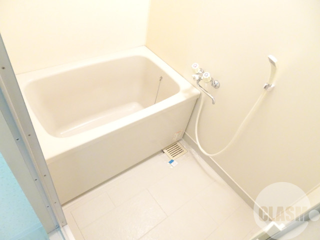 バス・シャワールーム　キレイにリフォームされています♪