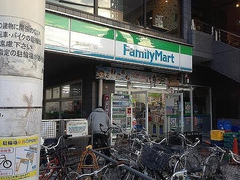 コンビニ　ファミリーマート調布駅南口店（コンビニ）まで452m