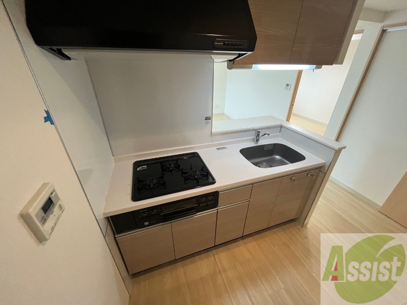 キッチン　調理スペースが確保されていて使いやすそうな印象でした。