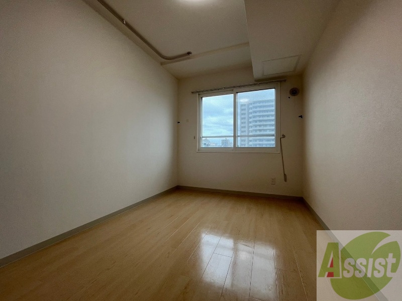 その他部屋・スペース　洋室を撮影しました。日射しがあり明るい印象。