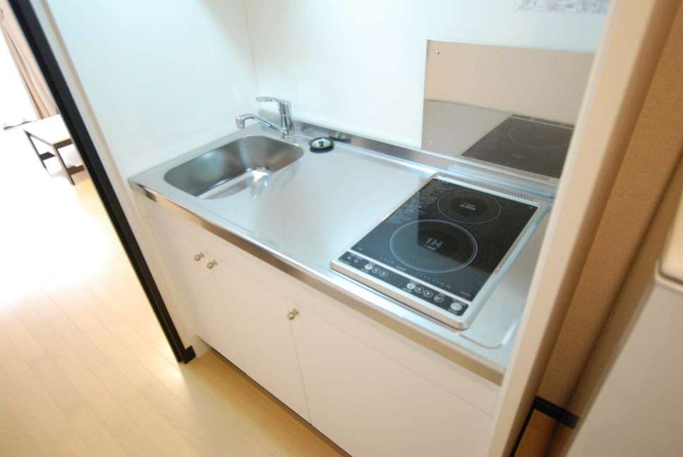 キッチン　同タイプ写真の為、現況優先