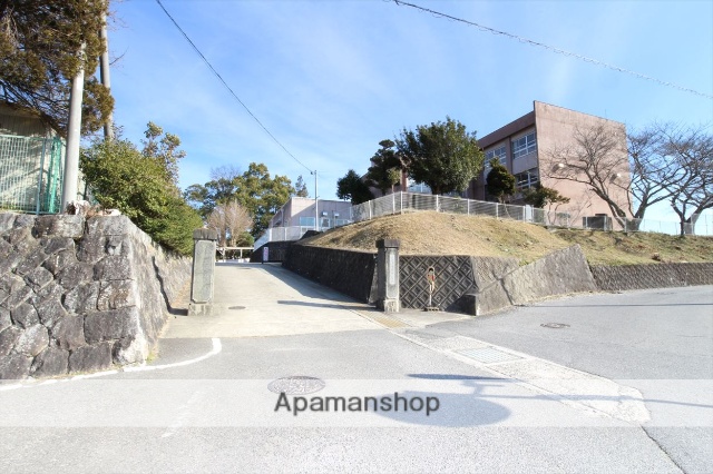 小学校　蔵持小学校（小学校）まで487m