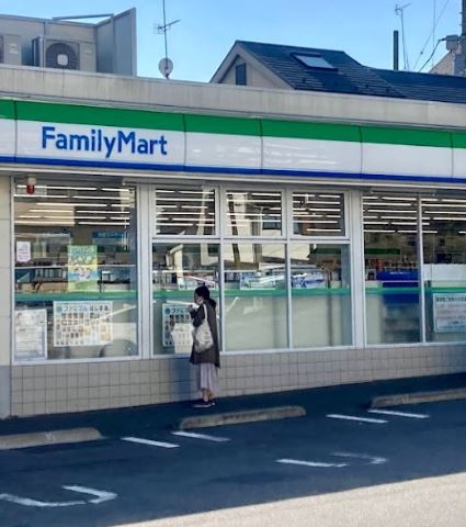 コンビニ　ファミリーマート大田上池台三丁目店（コンビニ）まで500m