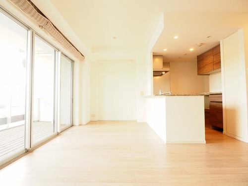 居室・リビング　リビングダイニング別角度（北側から）