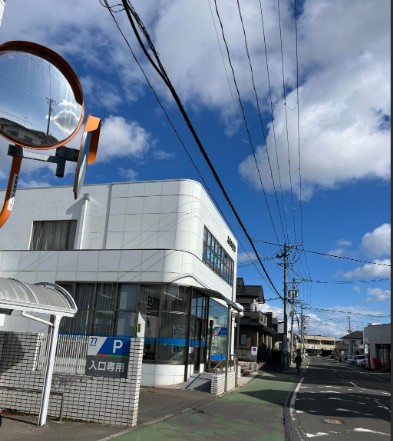 コンビニ　ファミリーマート（コンビニ）まで825m