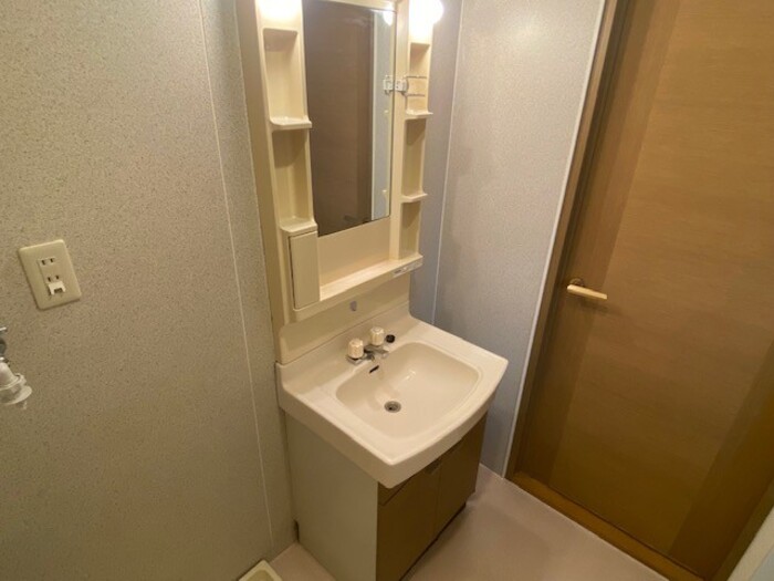 洗面設備　コンパクトで使いやすい洗面所