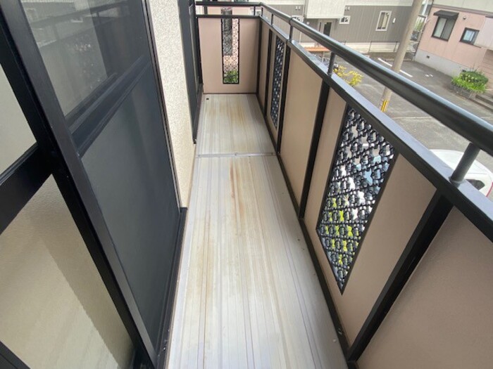 バルコニー　外からの目が気にならないバルコニーで洗濯物が干せます