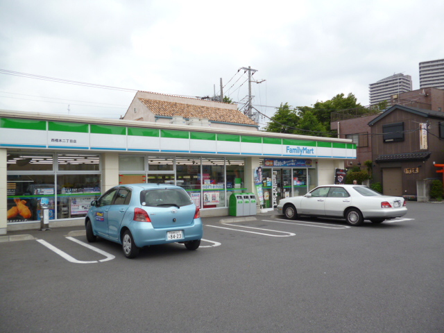 コンビニ　ファミリーマート（コンビニ）まで136m