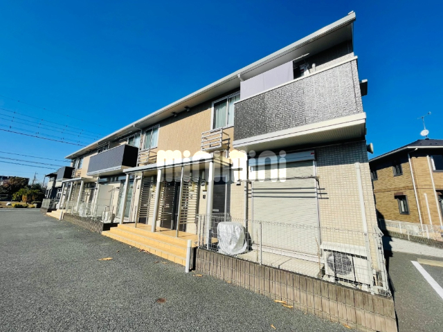 建物外観　おしゃれな色合いのアパートですね。