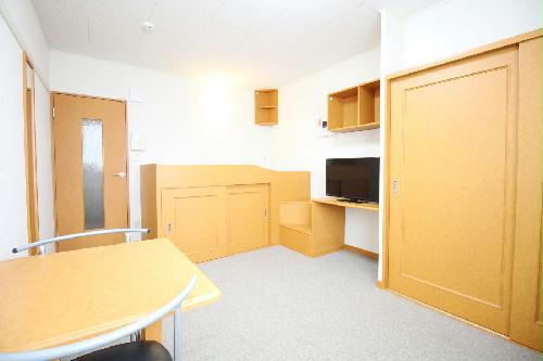 収納　クローゼット、ベッド下収納以外に壁面にも収納が！