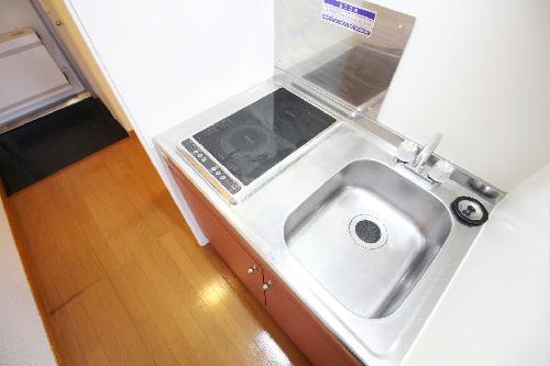 キッチン　２口のラジエントヒーター付きキッチンです♪