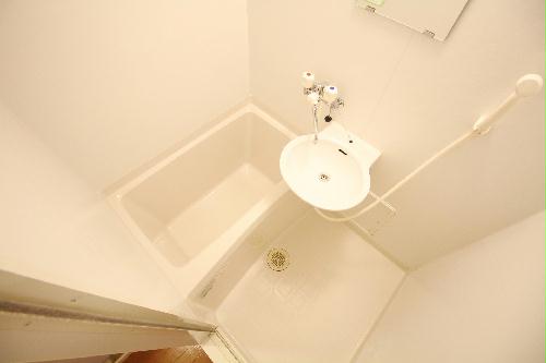 バス・シャワールーム　浴室乾燥機付きだから、雨の日もお洗濯可能♪