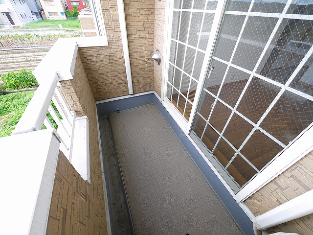 バルコニー　暖かな日差しのふりそそぐバルコニー