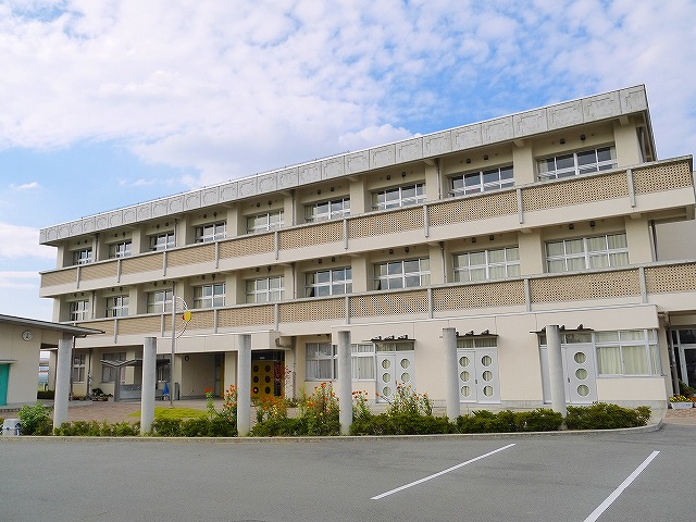 小学校　天理市立井戸堂小学校（小学校）まで889m