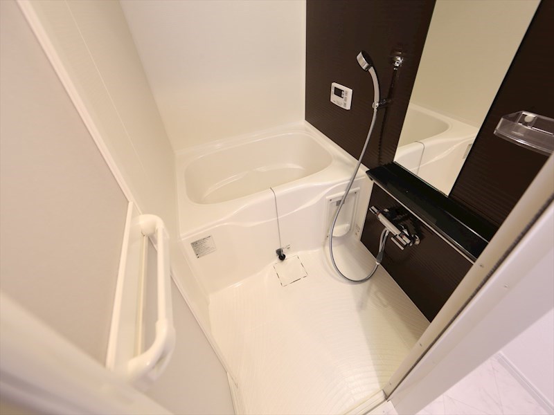 バス・シャワールーム　浴室暖房乾燥機付　追い焚き・オートバス機能付お風呂