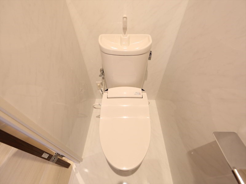 トイレ　温水洗浄暖房便座付トイレ