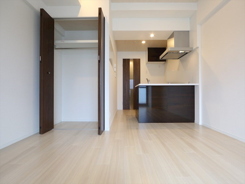 その他部屋・スペース　洋室9.2帖　カウンターキッチン　クローゼット付　バルコニー