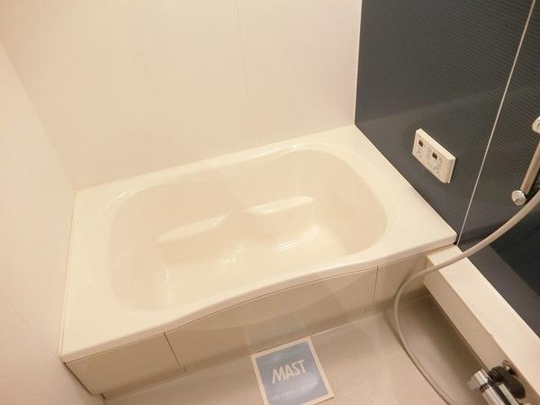 バス・シャワールーム　浴室乾燥機、追い焚き機能付きバス！