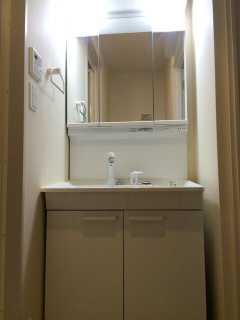 洗面設備　スペースが確保できる洗面所です