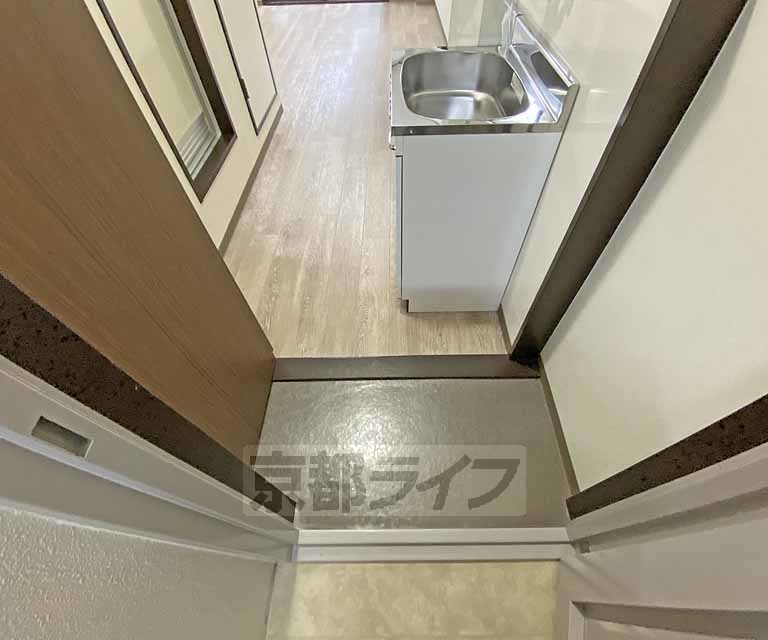 玄関　玄関収納があるのですっきりとお使いいただけます。