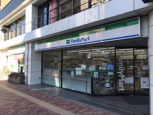 コンビニ　ファミリーマート江戸川中央店（コンビニ）まで219m
