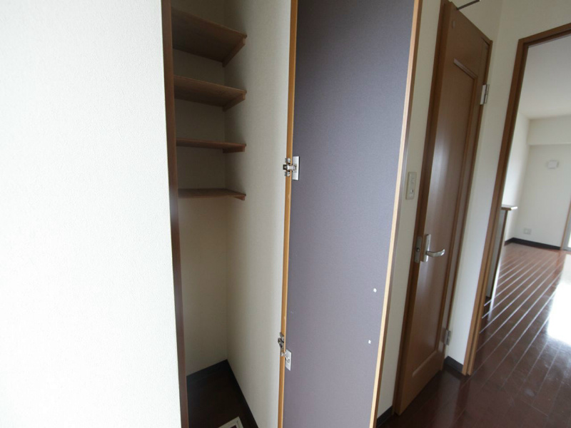 玄関　玄関　シューズボックス付