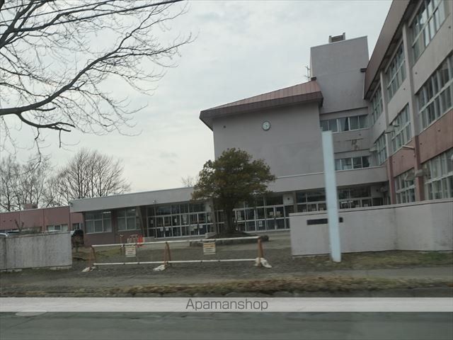 小学校　釧路市立愛国小学校（小学校）まで1123m
