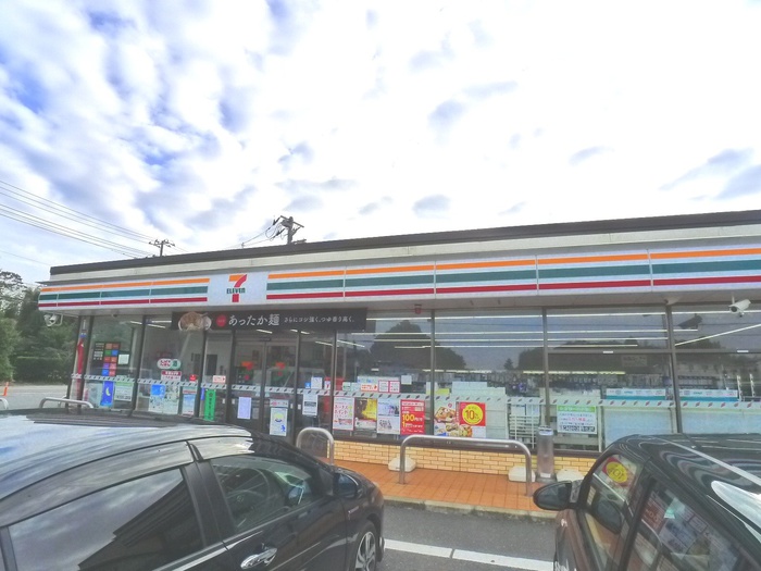 コンビニ　セブンイレブン（コンビニ）まで637m