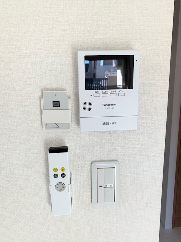 セキュリティ　モニター付きインターホン