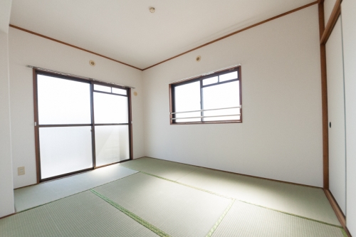 その他　参考画像は２号室です。間取り反転。現況優先です。