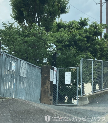 小学校　長丘小学校（小学校）まで669m