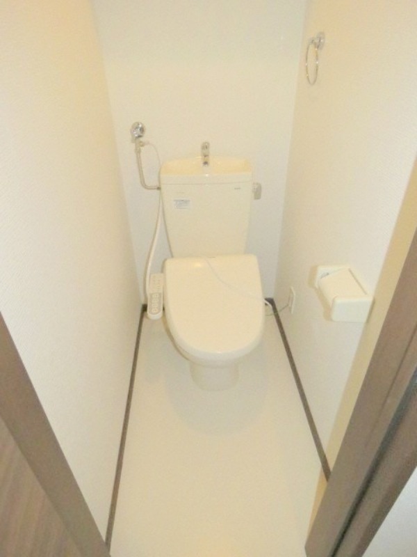 トイレ　ウォシュレット付きで快適な環境です♪