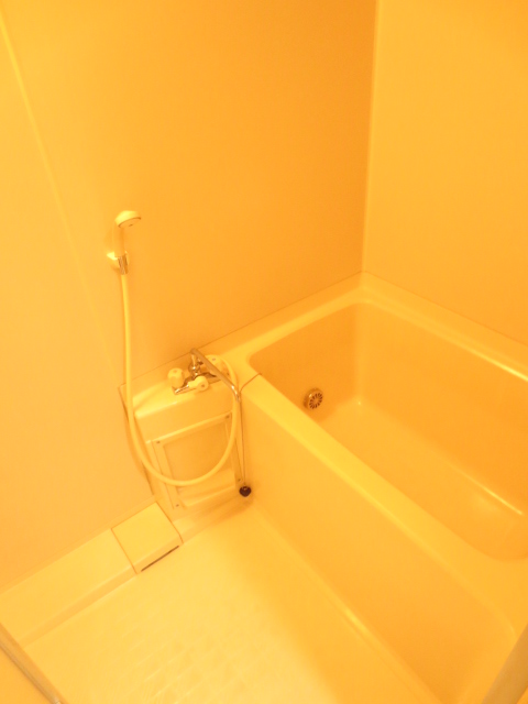 バス・シャワールーム　同物件の別のお部屋です