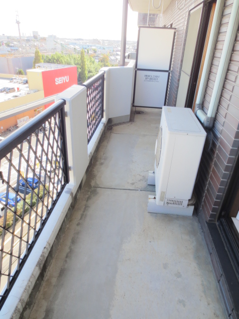 バルコニー　同物件の別のお部屋です