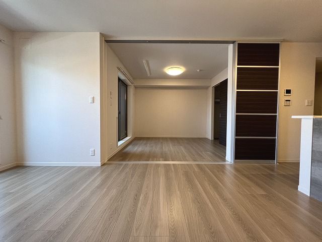 居室・リビング　こちらの居間で趣味の時間をお楽しみください