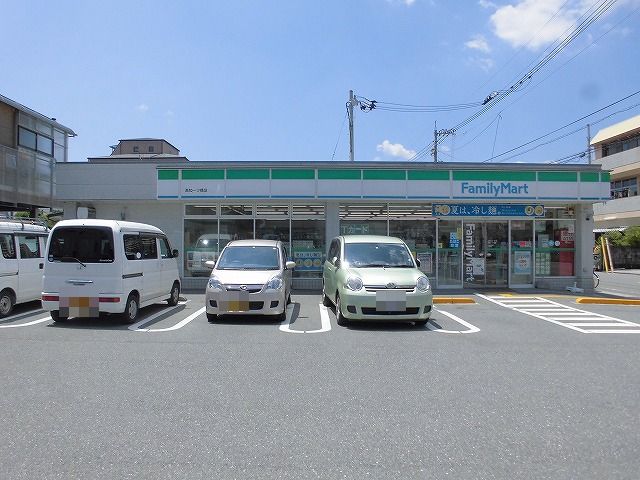 コンビニ　ファミリーマート高知一ツ橋店（コンビニ）まで1093m