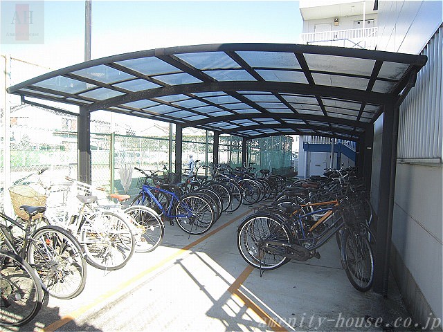 その他共有部分　●敷地内に屋根付き駐輪スペースあります！