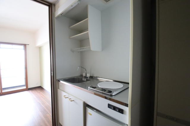 キッチン　※別号室の参考写真のため、現状優先です。