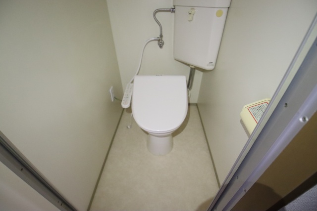 トイレ　※別号室の参考写真のため、現状優先です。