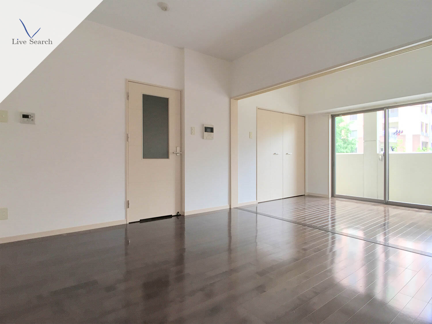 居室・リビング　こちらの居間で趣味の時間をお楽しみください