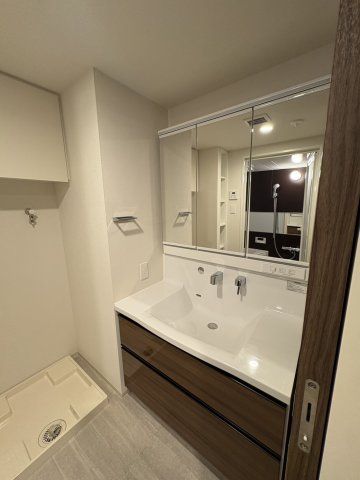 洗面設備　※別部屋の参考写真です