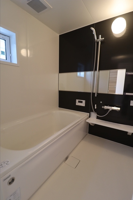 バス・シャワールーム　１０１　浴室