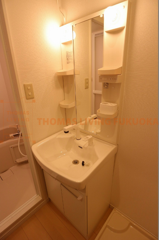 洗面設備　収納スペースも沢山御座います。