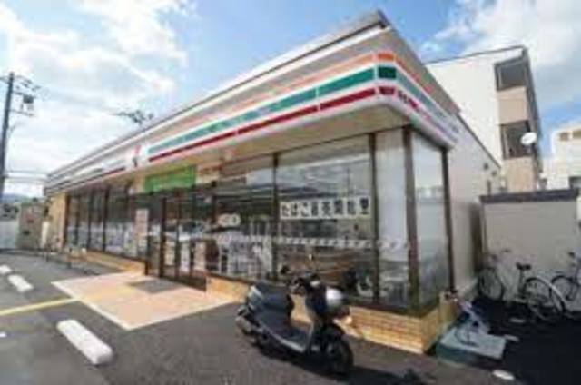 コンビニ　セブンイレブン大和高田東中1丁目店（コンビニ）まで424m