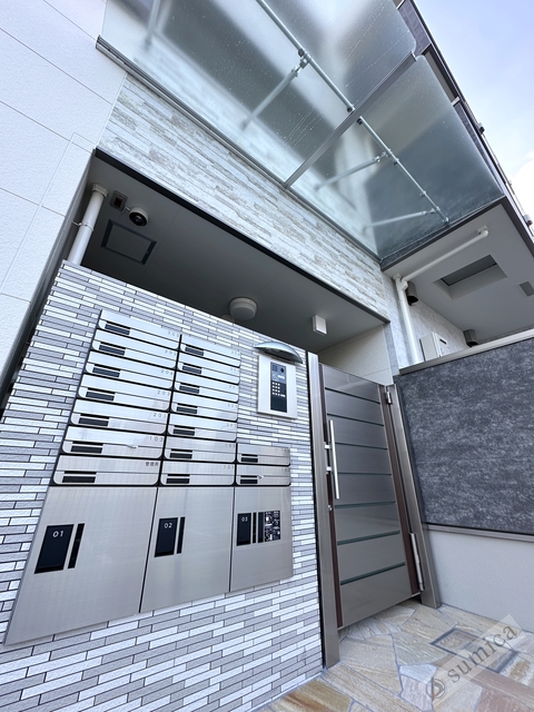 エントランス　オートロック・防犯カメラ・宅配ボックス完備♪♪