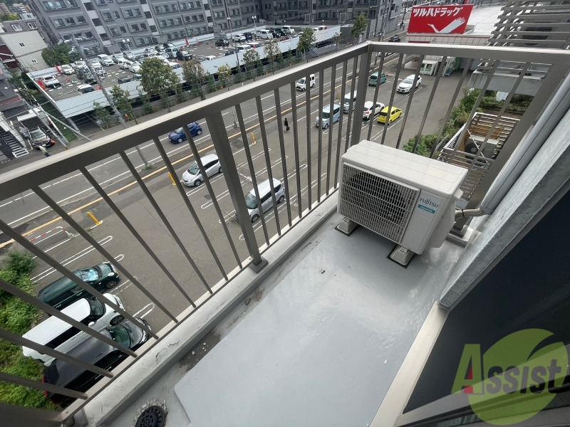 バルコニー　バルコニーは幅があり、広い印象を受けました。