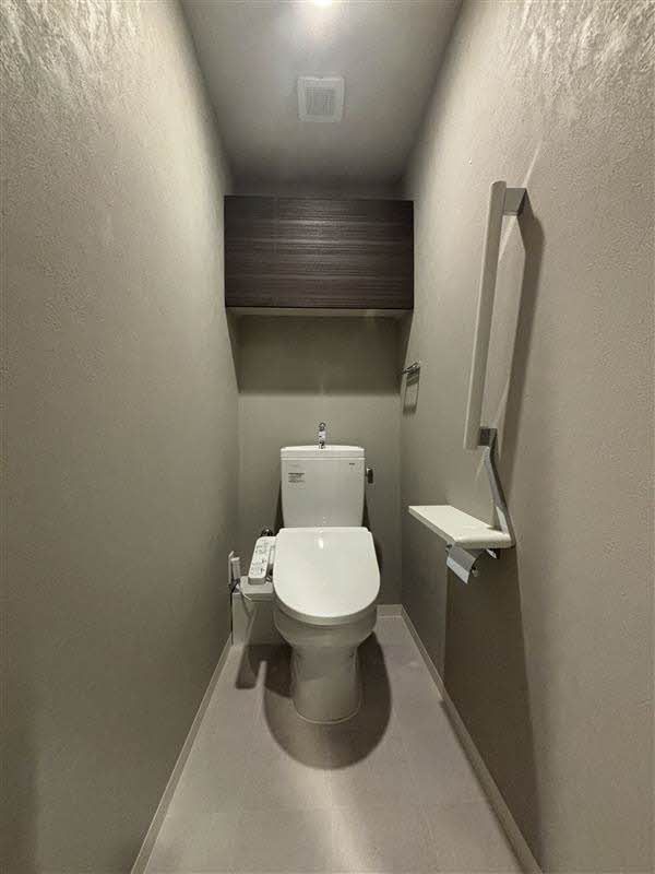 その他部屋・スペース　温水洗浄便座付きトイレ