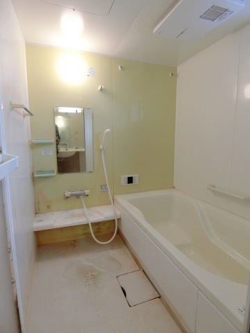 バス・シャワールーム　追炊きと乾燥機付きの大きな一坪風呂