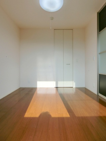 その他部屋・スペース　南向きで明るい洋室